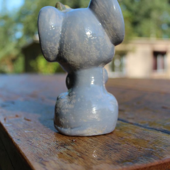 🐭Vintage 1980s Mouse Figurine Kitschy Hand Painted Clay Mouse with Flower 5.5" - Picture 4 of 4